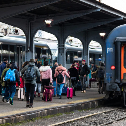 Mii de studenți sunt împiedicați să voteze la alegerile parlamentare din cauza lipsei votului prin corespondență