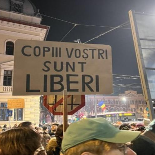 Protest în fața Prefecturii Cluj pentru democrație