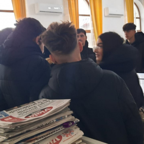 Elevii de la LTAV învață cum se face o știre de presă