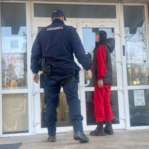 O adolescentă de 16 ani, găsită de un jandarm după ce a plecat dintr-un centru din Dorohoi