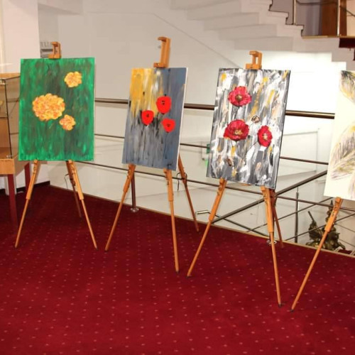 Vernisajul expoziției de pictură "Perspective florale" la Biblioteca Județeană Dâmbovița