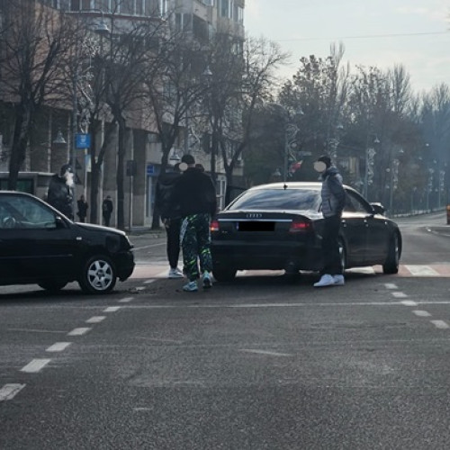 Accident ușor între două automobile în apropiere de Mangalia