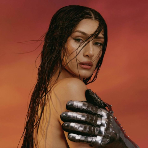 Alina Eremia lansează EP-ul "Cat să mai amânăm iubirea", o celebrare a emoțiilor și reinventării personale