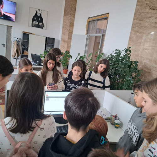 Elevii de la Colegiul Național "Vasile Alecsandri" din Galați vizitează redacția ziarului "Viața liberă"