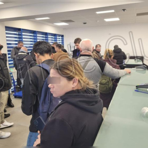 Probleme la sediul FAN Courier din Cluj-Napoca, clienții așteptând ore pentru colete