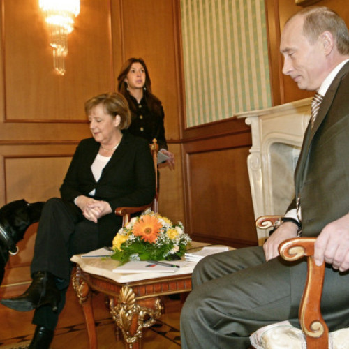Scuzele lui Putin pentru Merkel în legătură cu întâlnirea din 2007