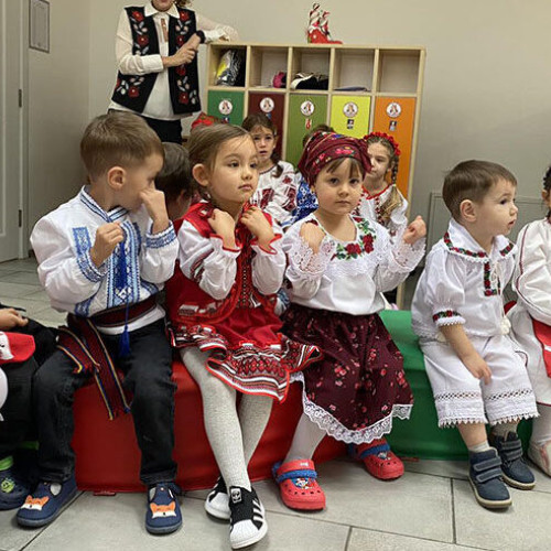 Micuții de la Grădinița Florilor sărbătoresc Ziua Națională a României