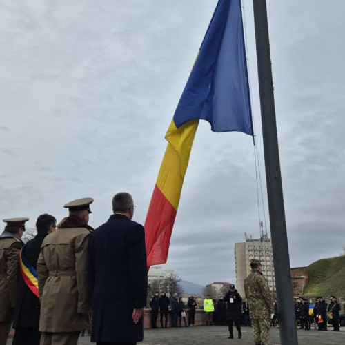 Arborarea Drapelului Național în Piața Tricolorului din Alba Iulia
