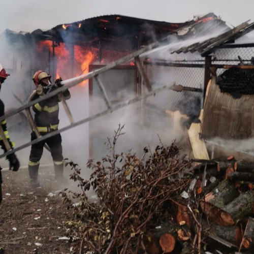 Incendiu devastator în Stauceni, intervenție rapidă a pompierilor