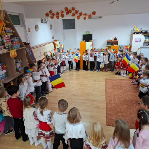 Copiii de la Grădinița nr. 6 din Botoșani își sărbătoresc Ziua Națională prin empatie și solidaritate