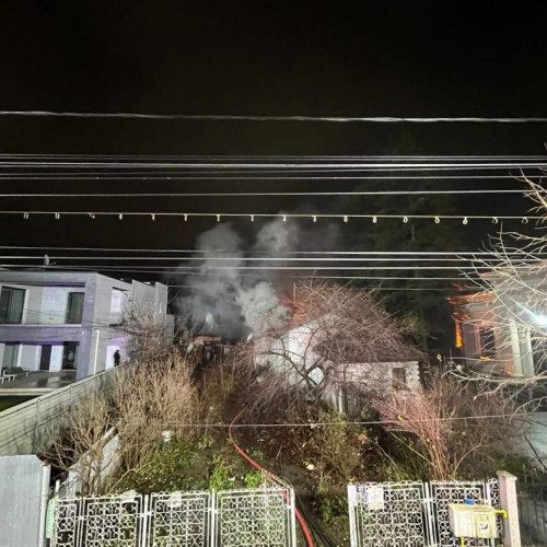 Incendiu pe strada Ionita Sandu Sturza din Bacau: Pompierii salvează un câine