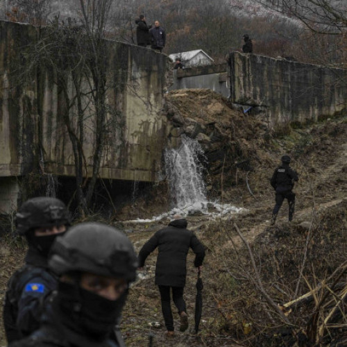 Atac terorist în Kosovo: Borrell condamnă sabotajul asupra infrastructurii esențiale