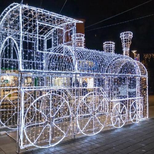 Botoșani, pregătit pentru sărbători cu instalații luminoase