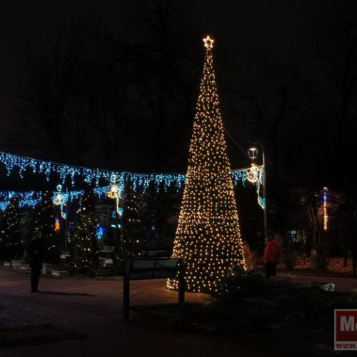 Botoșani se pregătește de sărbători cu iluminat festiv