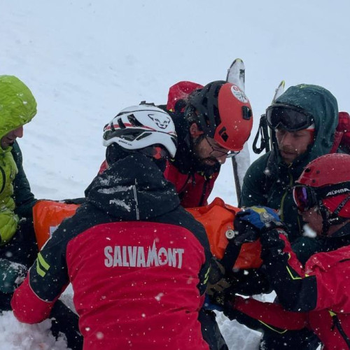 Avalanşă în Muntii Făgăraș: O femeie și un bărbat au fost salvați