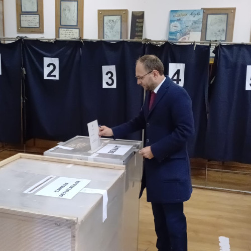 Primarul Cosmin Andrei a votat pentru un parlament puternic la Botoșani