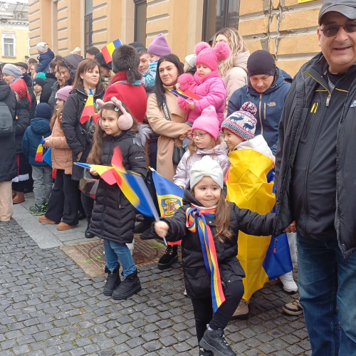 Mii de botoșăneni s-au adunat în Piața 1 Decembrie 1918 de Ziua Națională a României