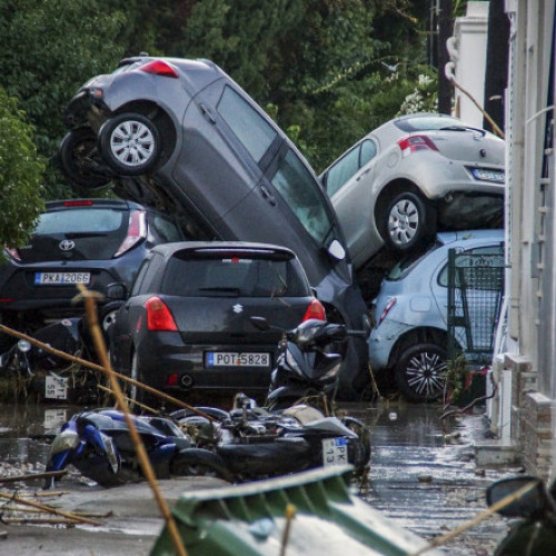 Ploile torentiale devastatoare de pe insula Rodos cauzează inundatii şi tragedii umane