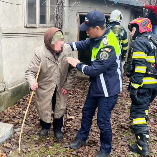 Eroi în uniformă: Polițiștii din Panciu salvează o femeie de la incendiu
