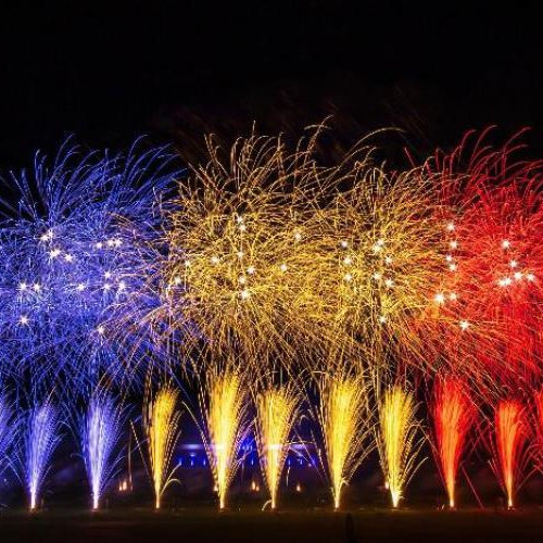 Locuitorii comunei Florești celebrează Ziua Națională a României cu un spectacol de artificii