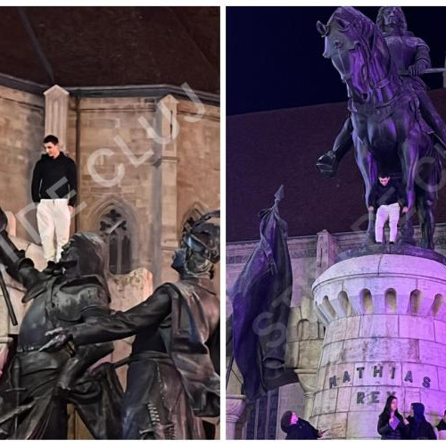 Tânăr surprins escaladând statuia lui Matia Corvin în Piata Unirii