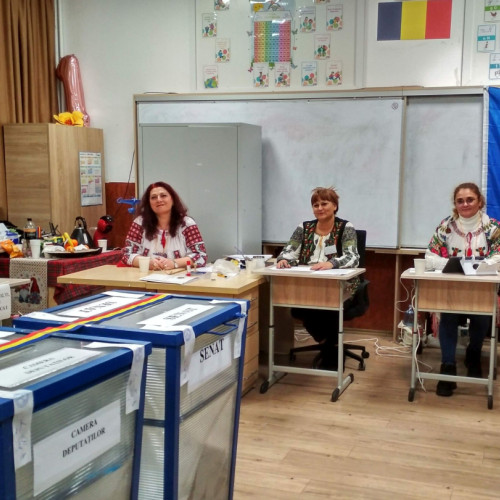 Sărbătoare de 1 Decembrie în Galati: Sanzienele îmbracă iile tradiționale