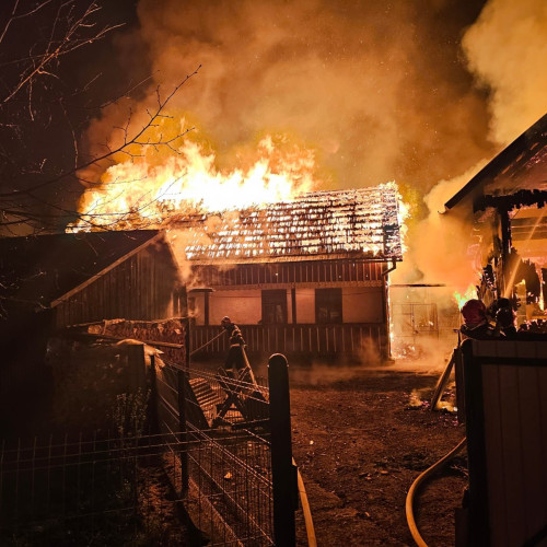 Incendiu devastator pentru o familie din Tataraseni