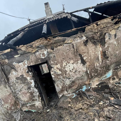 Famile din Botoșani afectată de un incendiu devastator