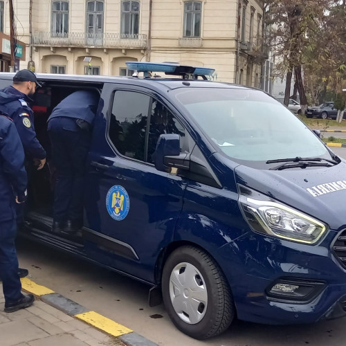 Trei adolescenți prinși de jandarmi în timp ce consumau droguri în Botoșani