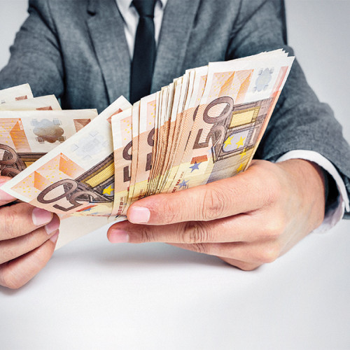 Creșterea salariilor medii depășește prețurile la nivel mondial, dar inegalitățile salariale persistă