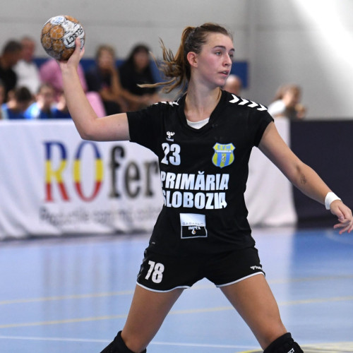 Ivana Arsenievska, jucătoare de bază în echipa Macedoniei de Nord la Campionatul European de handbal
