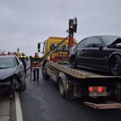 Tânără soferiță, implicată într-un accident rutier, a cerut ajutor medical