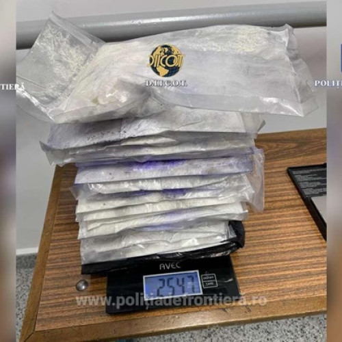 Suspect reținut pentru trafic de droguri, prins la Punctul de Trecere a Frontierei Bors