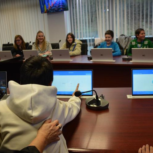 Elevii de la Centrul Şcolar pentru Educaţie Incluzivă "Miron Ionescu" devin consilieri judeţeni pentru o zi