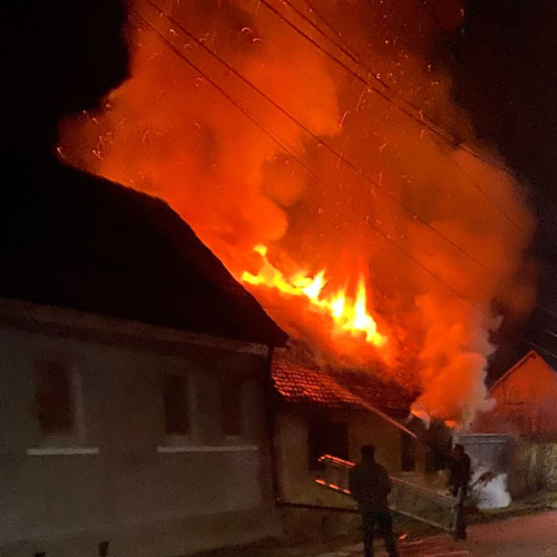 Incendiu devastator în Cristian: Trei victime, două în stare gravă
