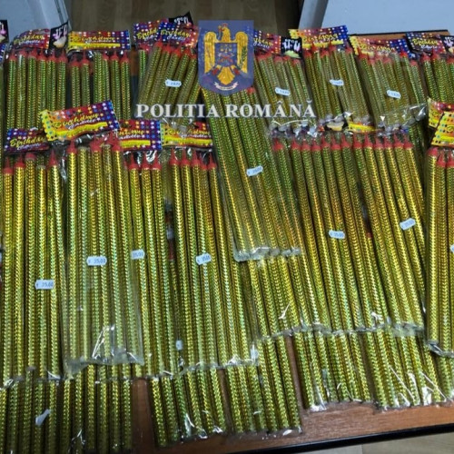 Sute de petarde și artificii confiscate de polițiștii botoșăneni