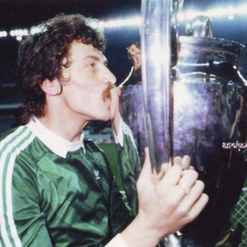 Klaus Iohannis decorează post-mortem pe fostul portar Helmut Duckadam