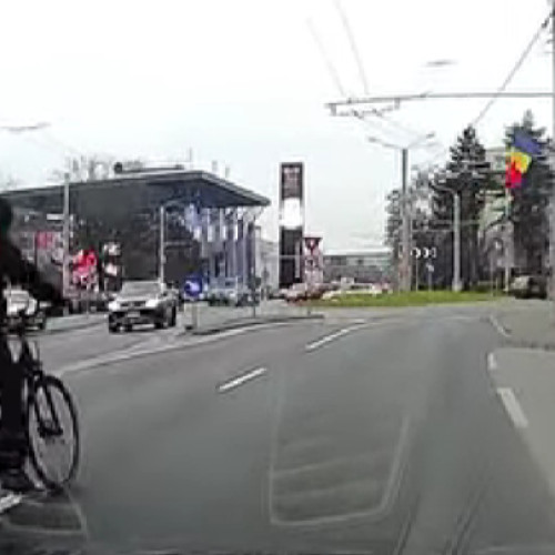 Traficul din Cluj-Napoca: Incident grav evitat de un biciclist