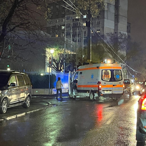 Victimă accidentată la fața locului, transportată la spital de echipajul SAJ B2