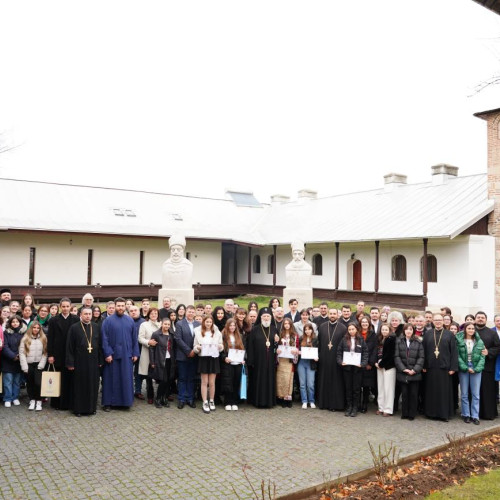 Premiile Concursului Școlar Eparhial "Voievodul Matei Basarab" oferite la Mănăstirea Stelea