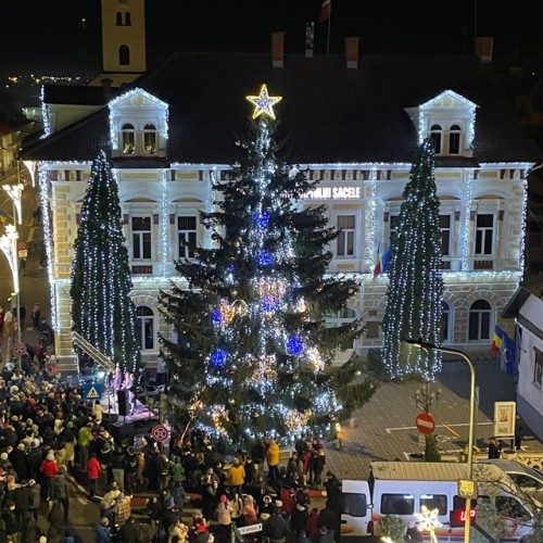 Caravana Sărbătorilor de Iarnă aduce magia Crăciunului la Săcele
