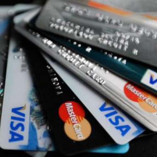 Numărul total de carduri active a crescut semnificativ până în iunie 2024