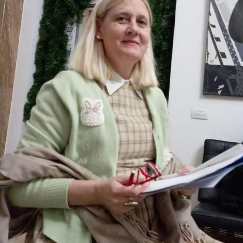 Daniela Lacramioara Capota a prezentat poezii despre vindecare și tăcere