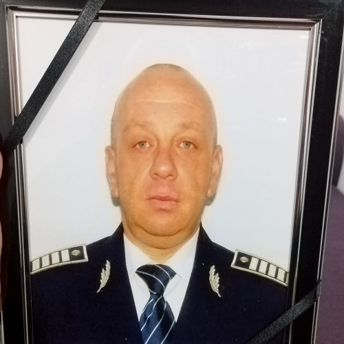 Politist din Botosani, decedat la o sectie de votare, condus pe ultimul drum