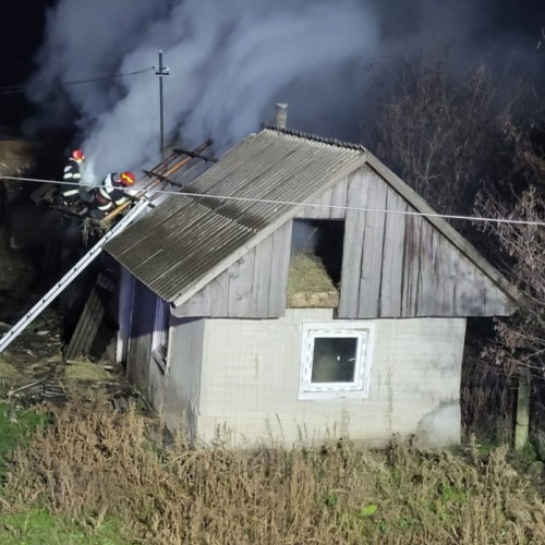 Incendiu în localitatea Negreni din cauza unei lumânări nesupravegheate