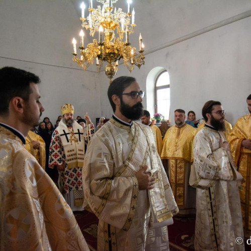 Moastele Sfantului Mare Mucenic Gheorghe, aduse la o biserică din Botoșani