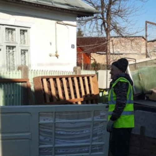 Curățenia de iarnă în municipiul Bacău: campanie de colectare a deșeurilor voluminoase și periculoase
