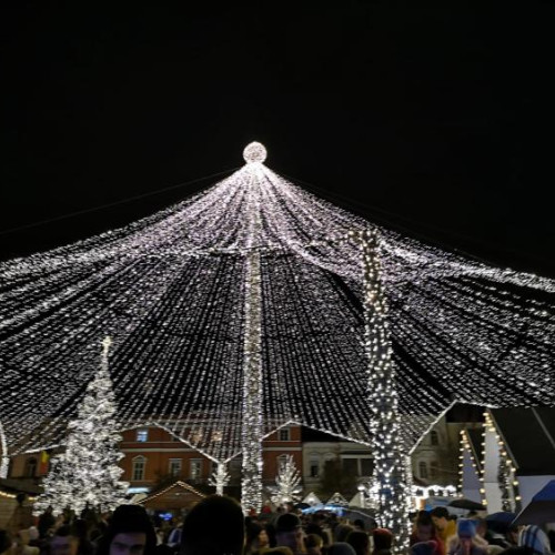 Locuitorii din Someseni, nemulțumiți că Primăria a uitat de luminile de Crăciun