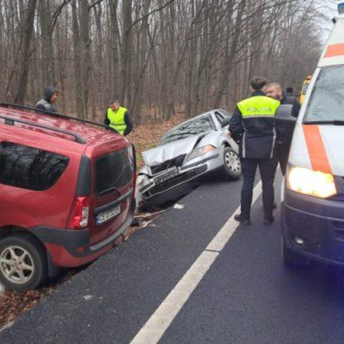 Două accidente de auto din cauza poleiului pe drumul dintre Lebăda și Zăicești