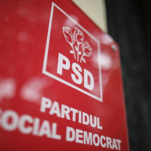 Sediul PSD Prahova vandalizat, mesaje obscene și panou distrus